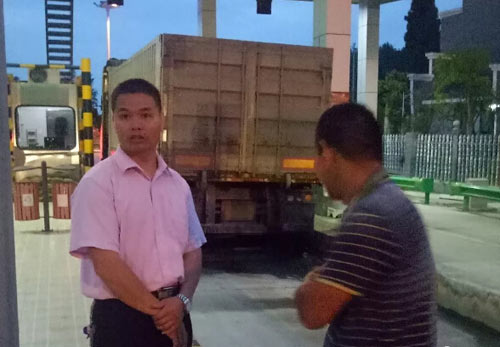 貨車(chē)2小時(shí)過(guò)地磅30余次 企圖沖磅減重